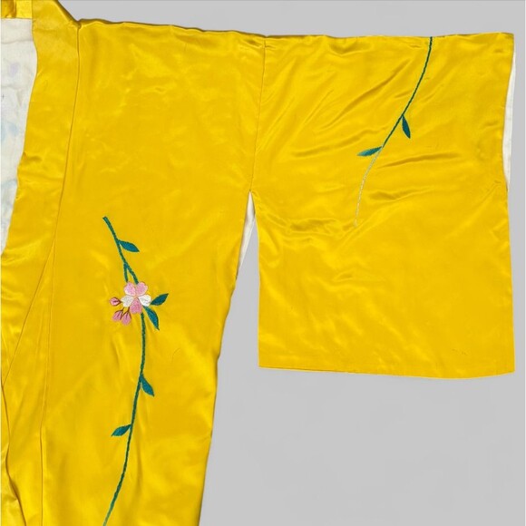 Vintage Japanese Kimono Yellow Gold Silk Satin Embroidered Peony Kosode Robe - Picture 9 of 15